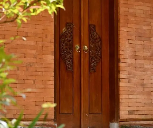 Yoga Lokanata Ashram & Arnata *