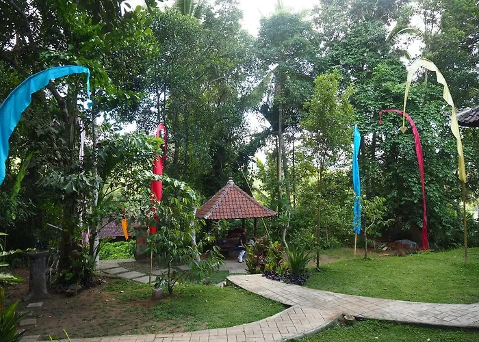 ゲストハウス Yoga Lokanata Ashram & Arnata Bangli